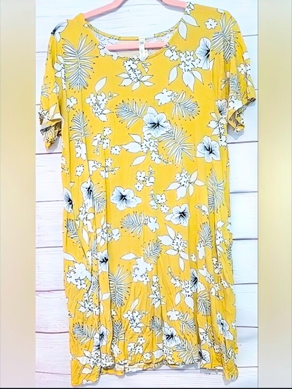 Guilty Yellow 💛 Floral Short Sleeve Dress with White Blooms Has Pockets Size XL